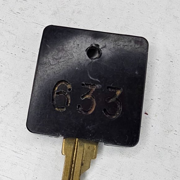 Vintage Hotel Key Fob Room 633 Lion Emblem - Picture 5 of 6